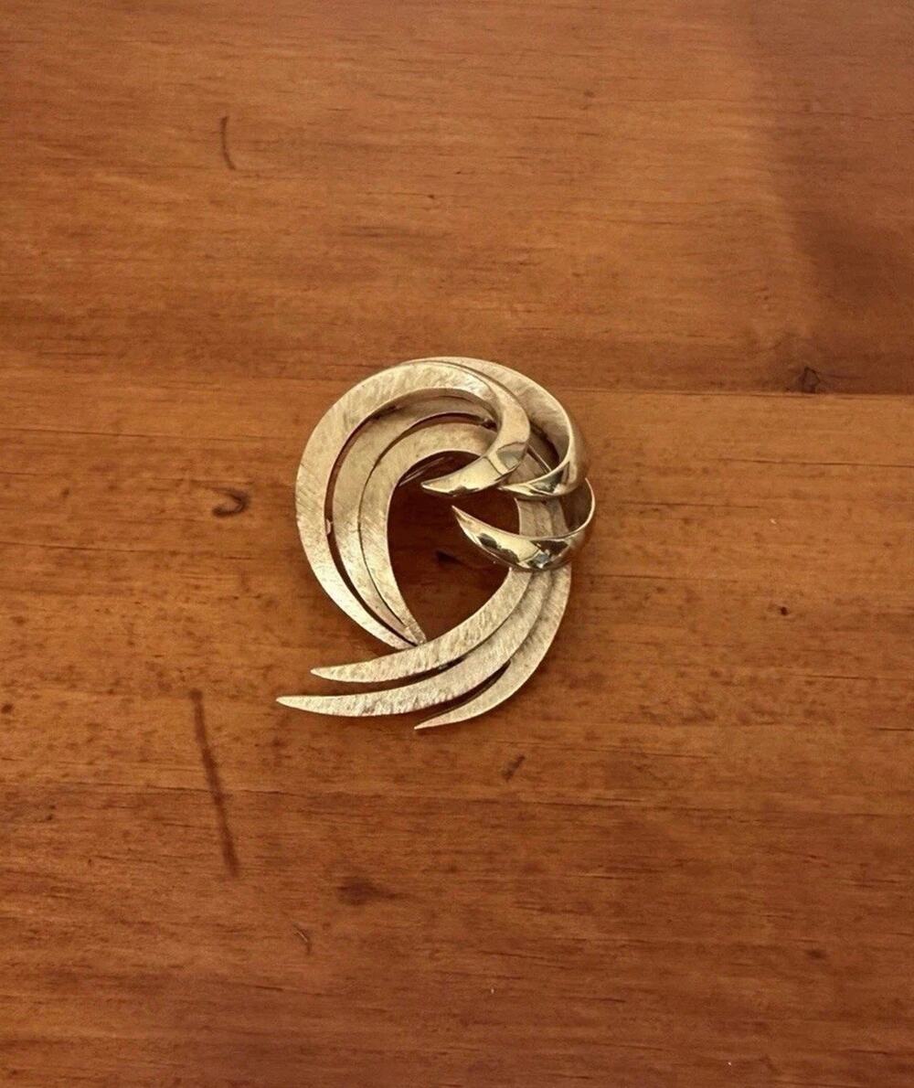 Vintage Trifari Gold Tone Swirl Brooch Sculptural Modernist Statement Pin